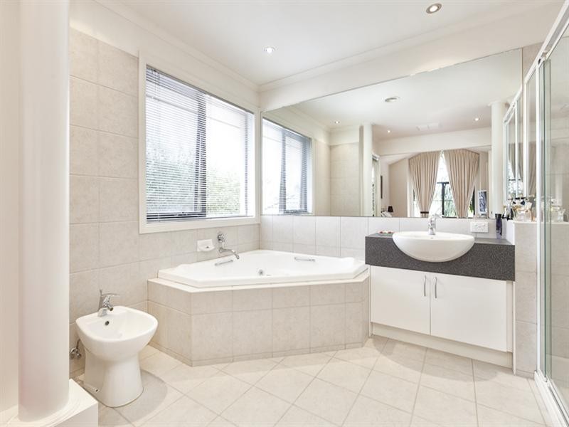 8 Glenview Place, Lysterfield VIC 3156