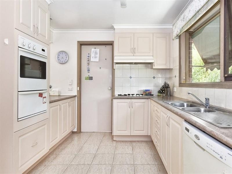 24 Superior Avenue, Rowville VIC 3178