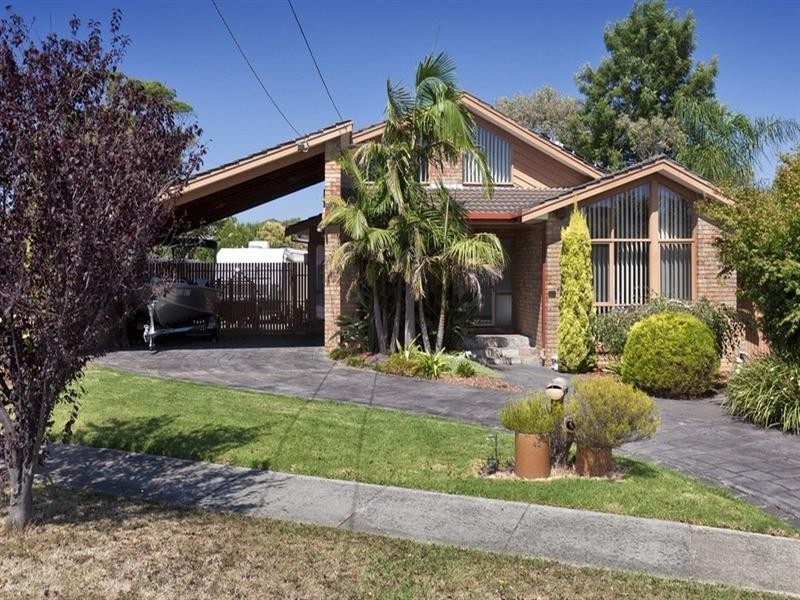 42 Corhanwarrabul Close, Rowville VIC 3178