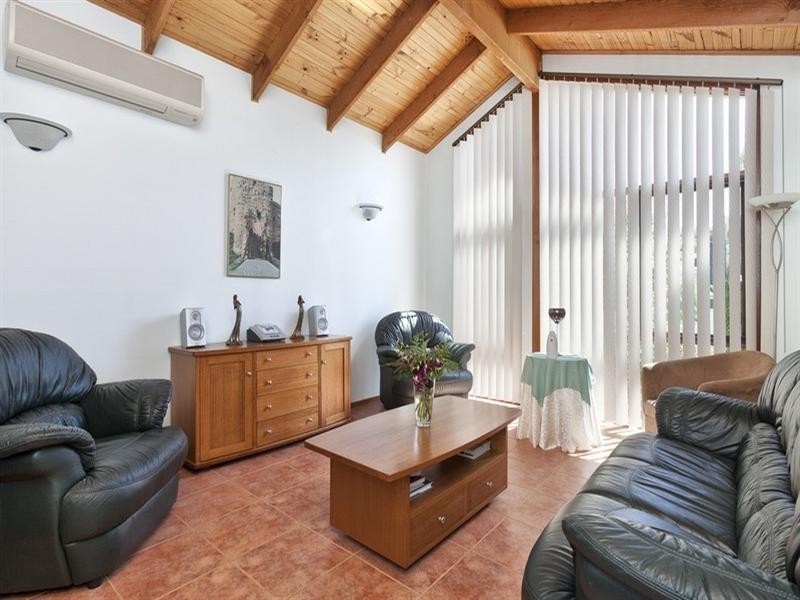 42 Corhanwarrabul Close, Rowville VIC 3178