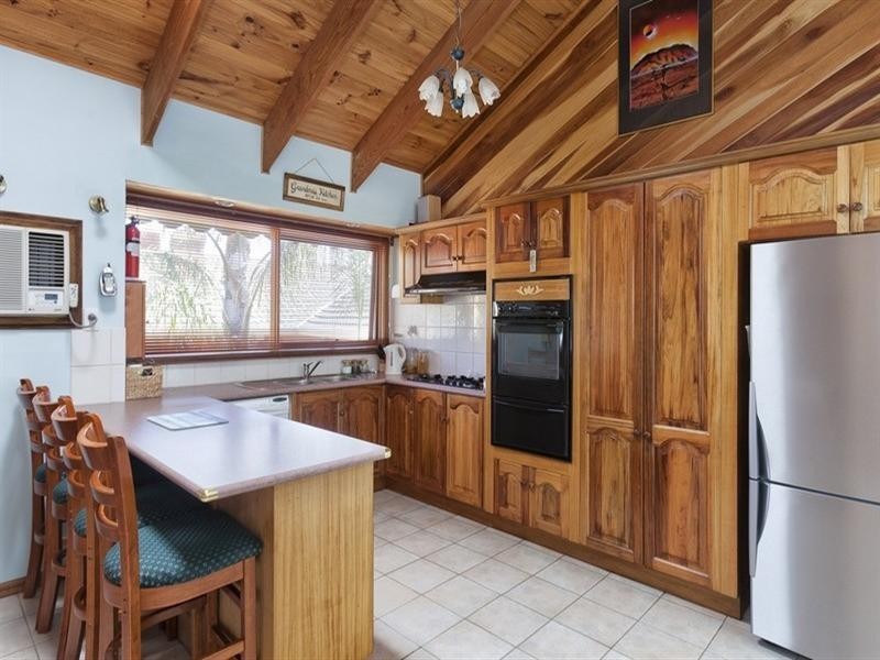 42 Corhanwarrabul Close, Rowville VIC 3178