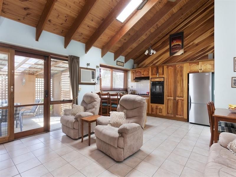 42 Corhanwarrabul Close, Rowville VIC 3178