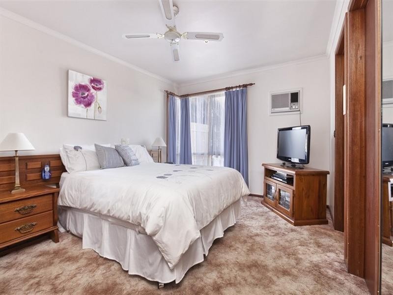 42 Corhanwarrabul Close, Rowville VIC 3178