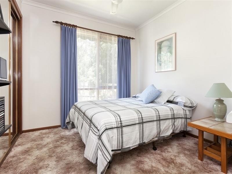 42 Corhanwarrabul Close, Rowville VIC 3178