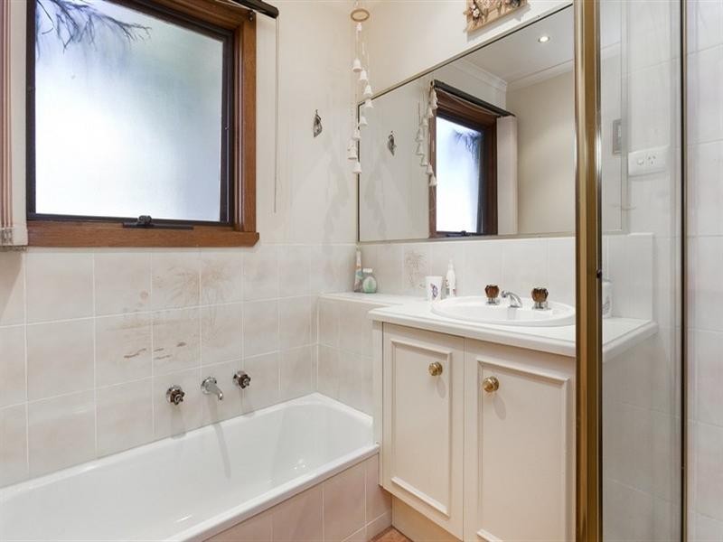 42 Corhanwarrabul Close, Rowville VIC 3178