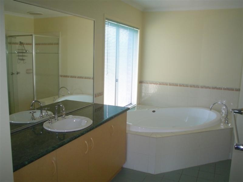 24 Delfin Court, Rowville VIC 3178