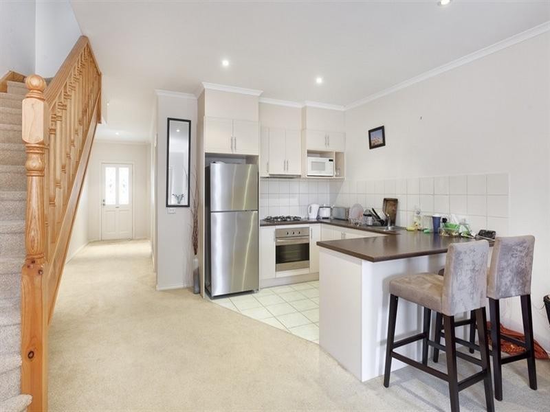 8/2 Pine Road, Bayswater VIC 3153