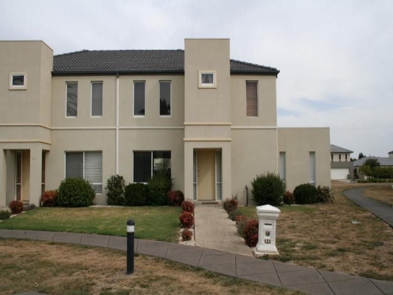 123 Sovereign Manors Crescent, Rowville VIC 3178
