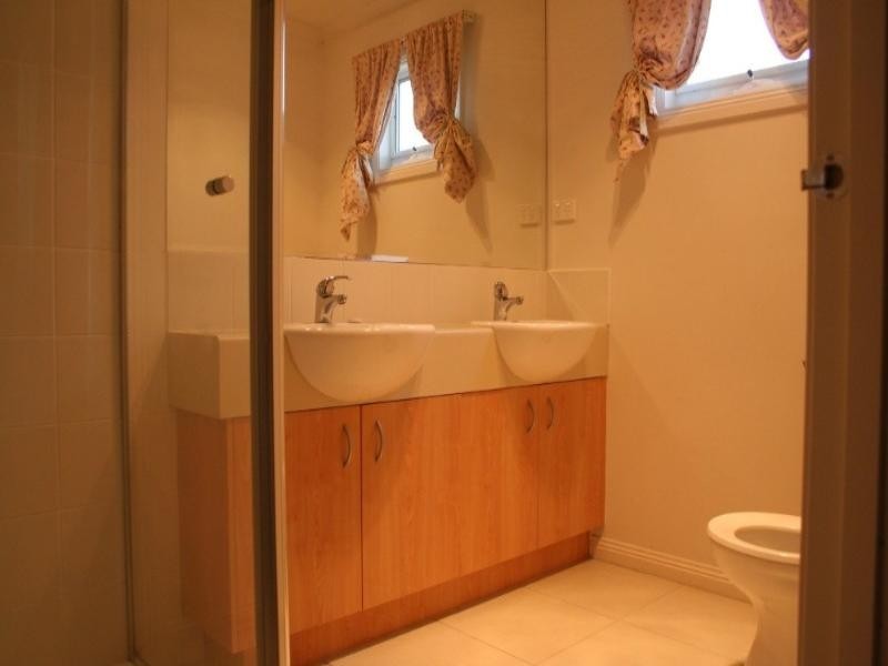 123 Sovereign Manors Crescent, Rowville VIC 3178