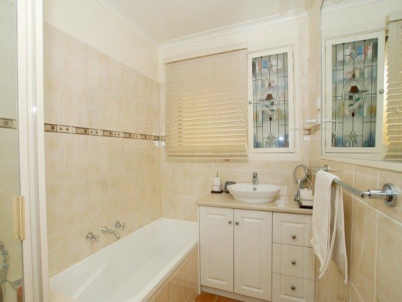 2 Airlie Court, Rowville VIC 3178