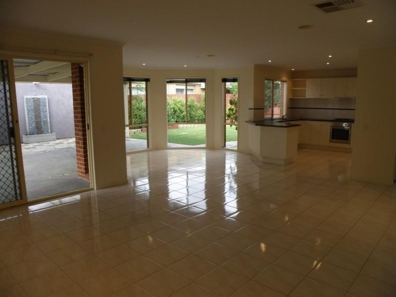 2 Suzana Place, Rowville VIC 3178