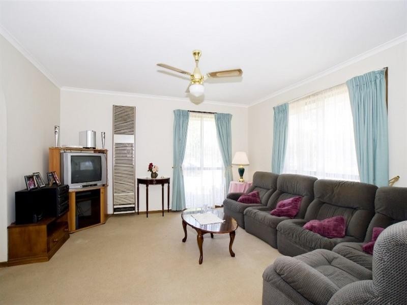 237 Dandelion Drive, Rowville VIC 3178