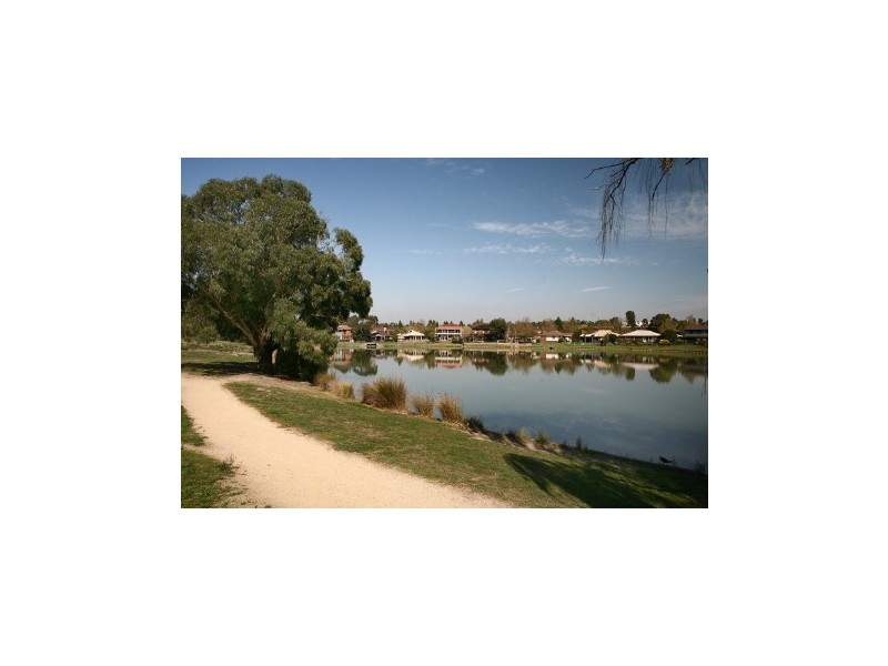 12 Lakeside Boulevard, Rowville VIC 3178