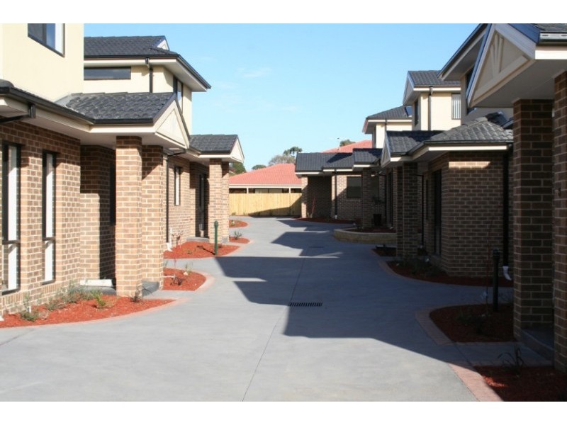 1-8/130 Kennington Park Drive, Endeavour Hills VIC 3802