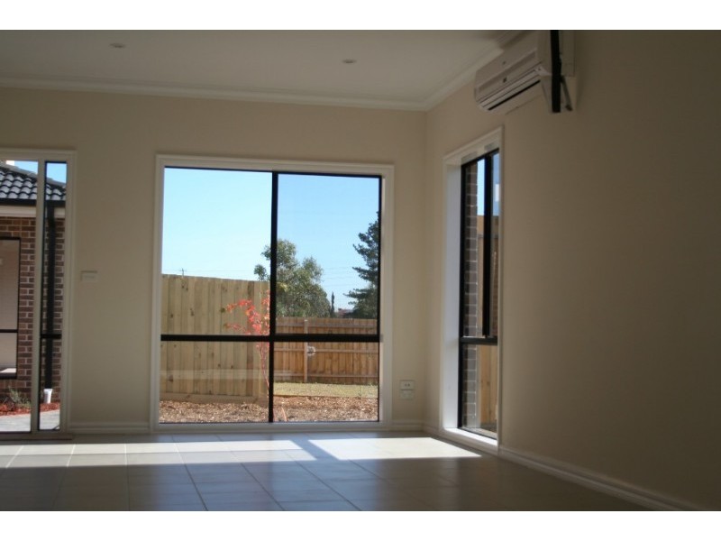 1-8/130 Kennington Park Drive, Endeavour Hills VIC 3802