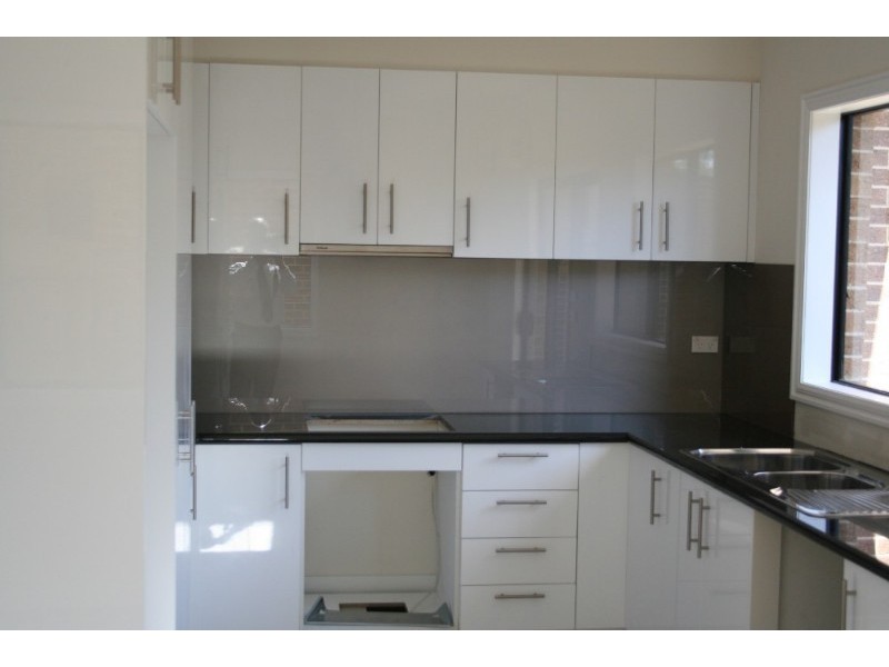 1-8/130 Kennington Park Drive, Endeavour Hills VIC 3802