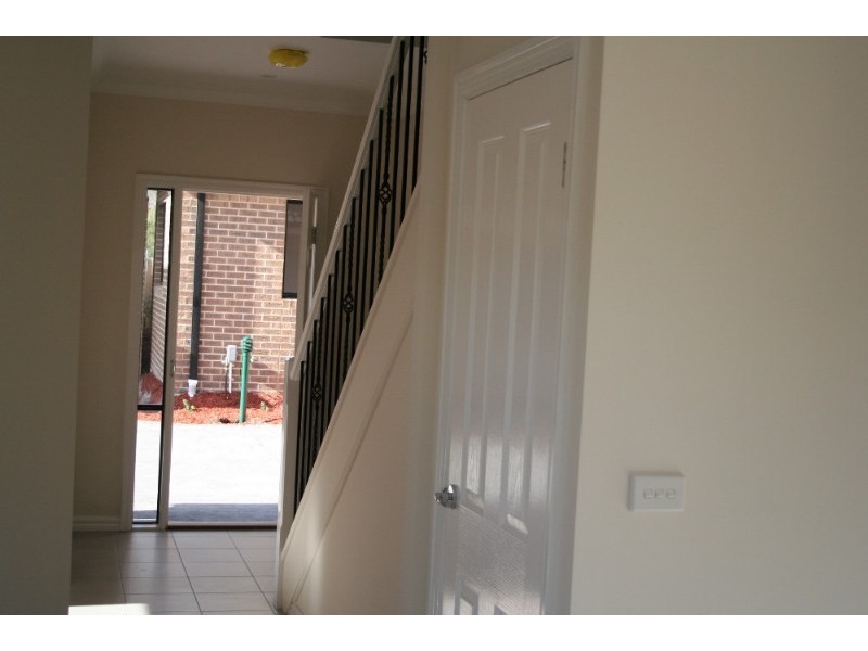 1-8/130 Kennington Park Drive, Endeavour Hills VIC 3802