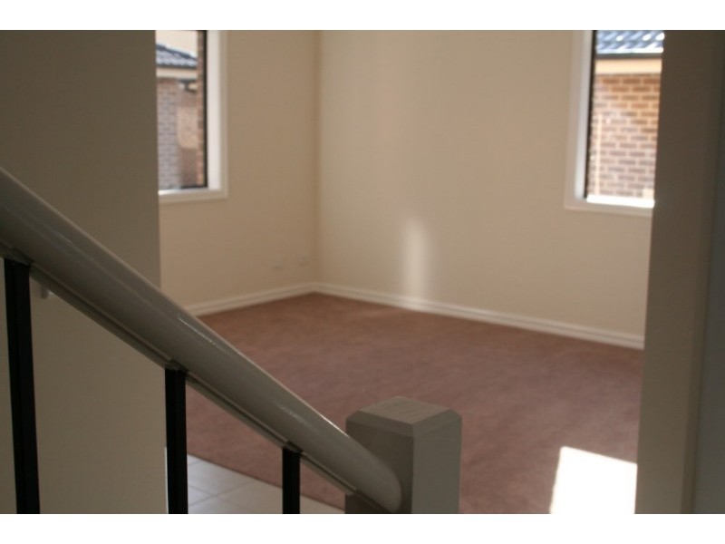 1-8/130 Kennington Park Drive, Endeavour Hills VIC 3802