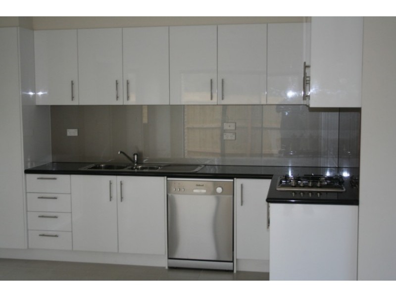 1-8/130 Kennington Park Drive, Endeavour Hills VIC 3802