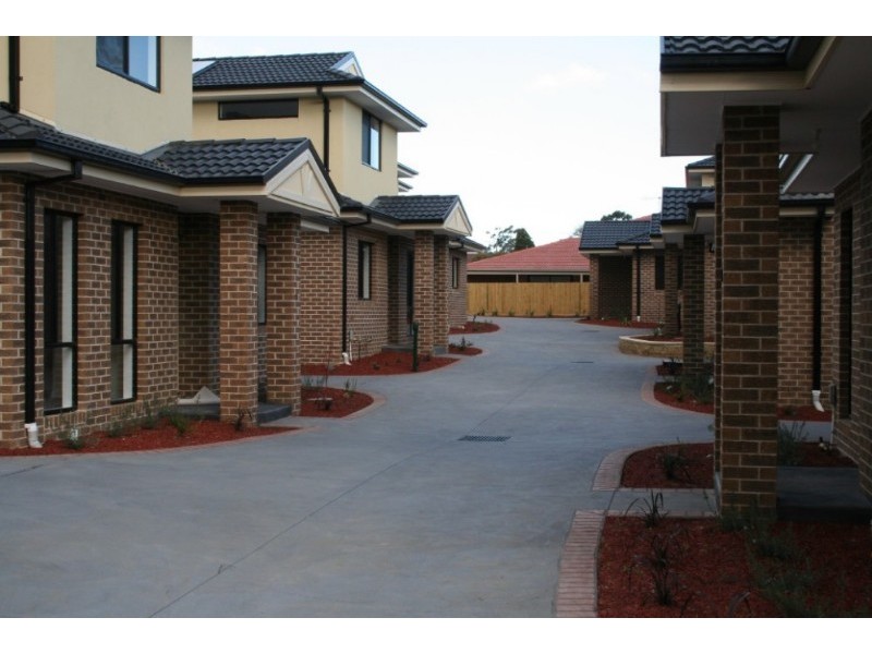 1-8/130 Kennington Park Drive, Endeavour Hills VIC 3802