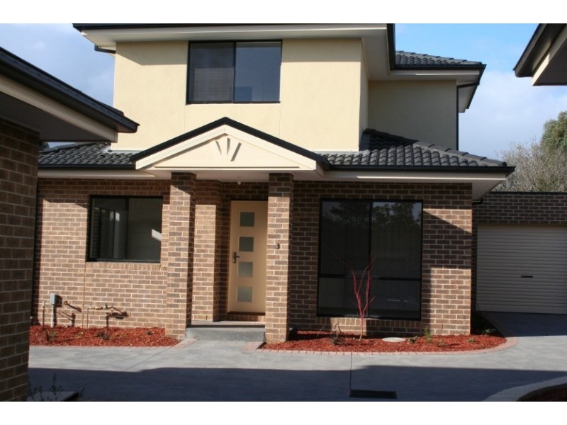 1-8/130 Kennington Park Drive, Endeavour Hills VIC 3802