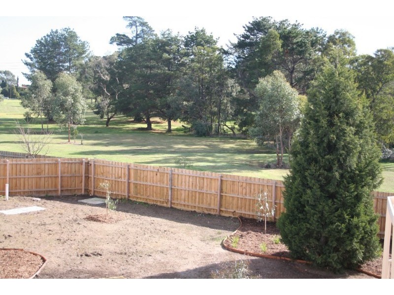 1-8/130 Kennington Park Drive, Endeavour Hills VIC 3802