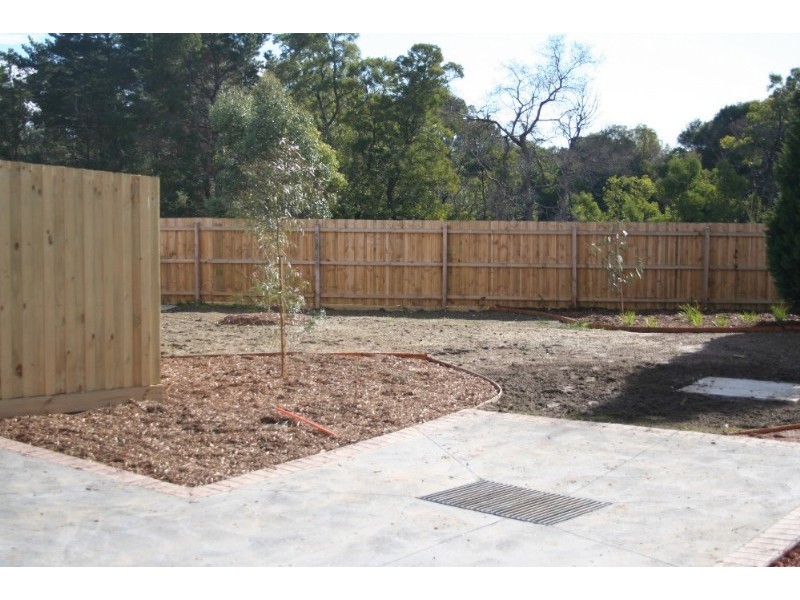 1-8/130 Kennington Park Drive, Endeavour Hills VIC 3802