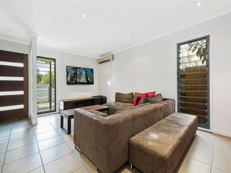 55 Nalkari Street, Coombabah QLD 4216