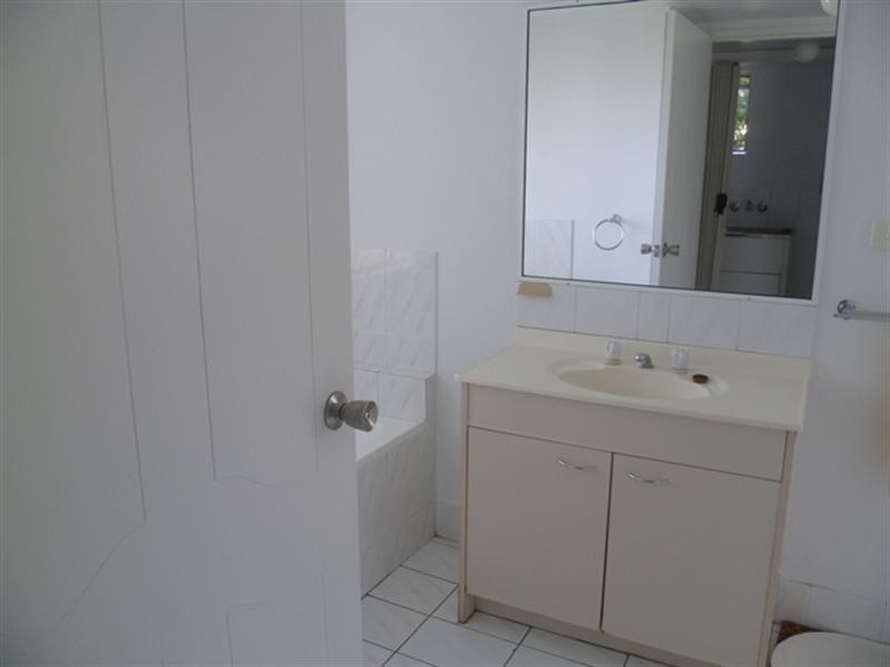 6/65 Bayview Street, Runaway Bay QLD 4216