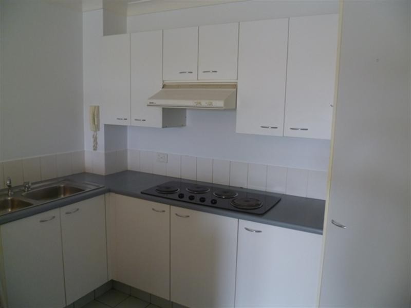 6/65 Bayview Street, Runaway Bay QLD 4216