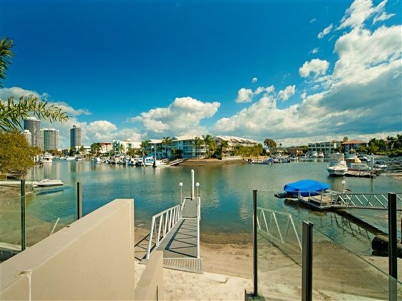 1/30 ANGLERS Esplanade, Runaway Bay QLD 4216
