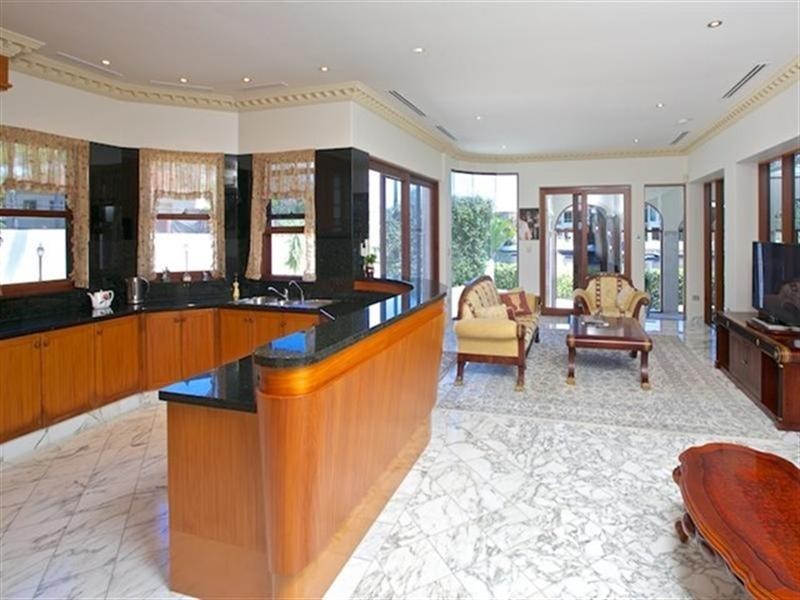1-3 Queen Guineveres Place, Sovereign Islands QLD 4216