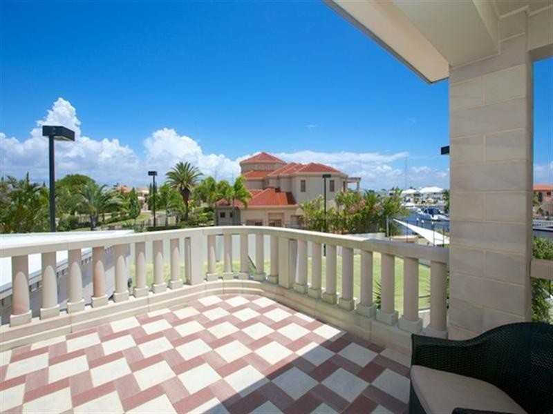 1-3 Queen Guineveres Place, Sovereign Islands QLD 4216