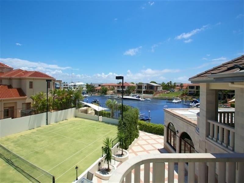 1-3 Queen Guineveres Place, Sovereign Islands QLD 4216