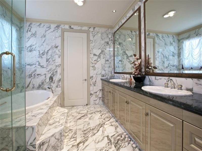 1-3 Queen Guineveres Place, Sovereign Islands QLD 4216