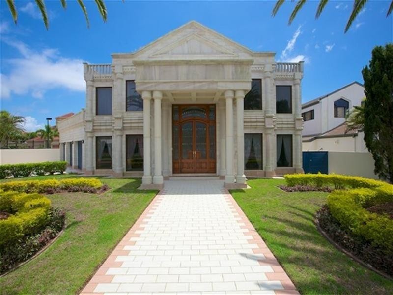 1-3 Queen Guineveres Place, Sovereign Islands QLD 4216