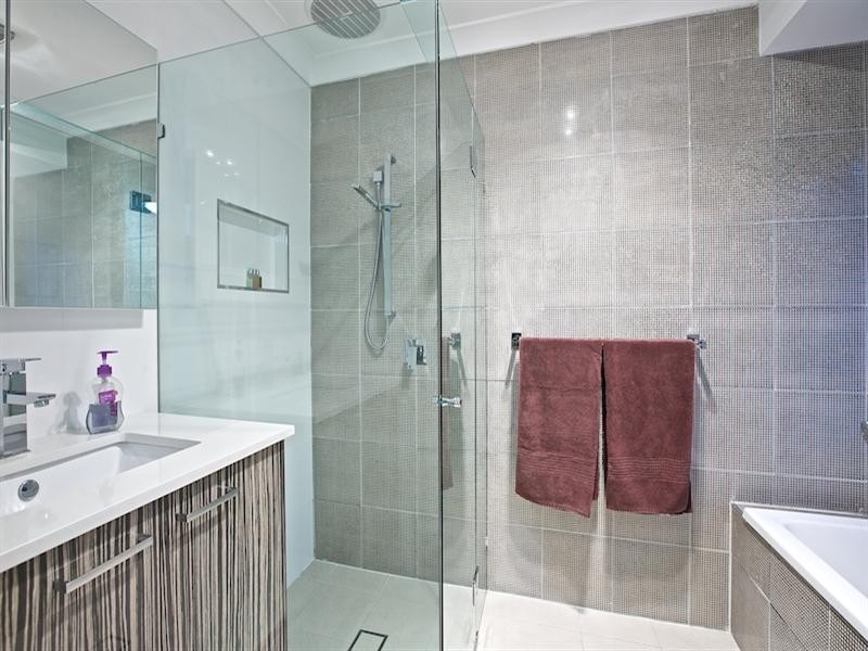 124 Lae Drive, Runaway Bay QLD 4216