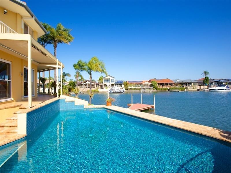 4 Pebble Beach Drive, Runaway Bay QLD 4216
