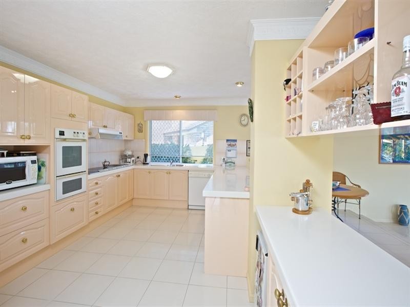 4 Pebble Beach Drive, Runaway Bay QLD 4216