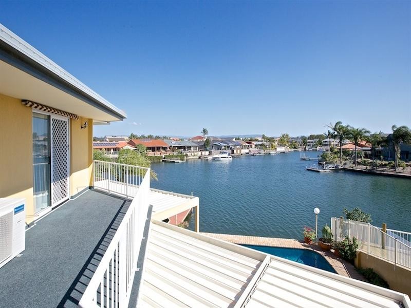 4 Pebble Beach Drive, Runaway Bay QLD 4216