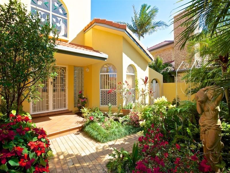 4 Pebble Beach Drive, Runaway Bay QLD 4216