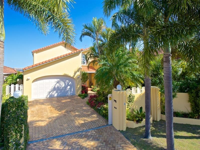 4 Pebble Beach Drive, Runaway Bay QLD 4216