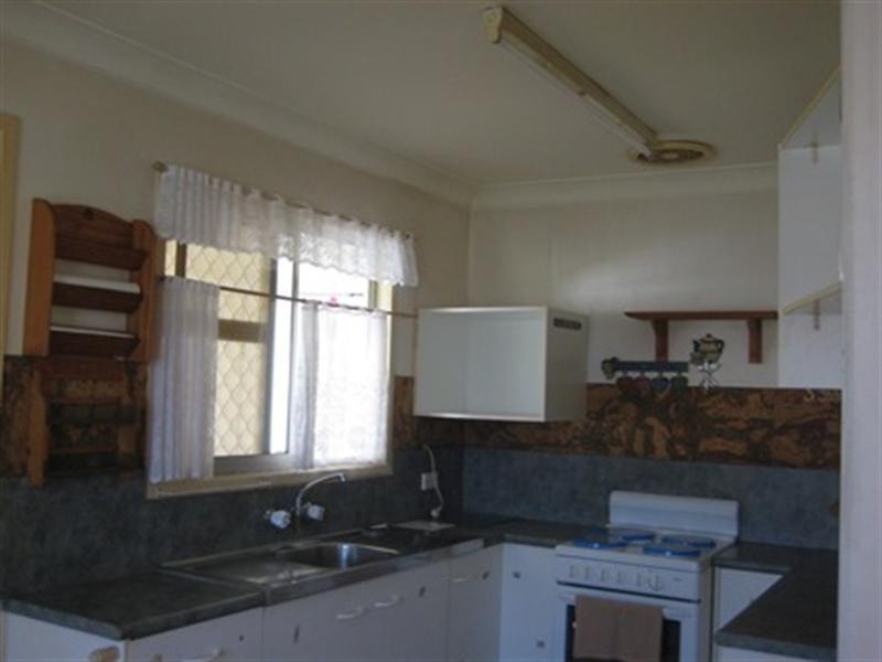 4 Serene Court, Arundel QLD 4214