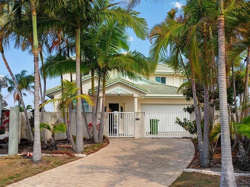 71 Cockleshell Court, Runaway Bay QLD 4216