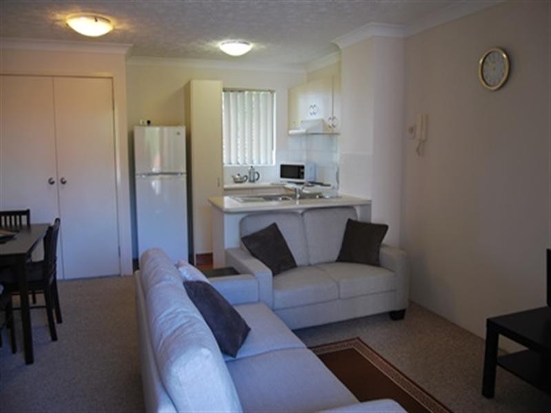 17/11-15 Owens Lane, Southport QLD 4215