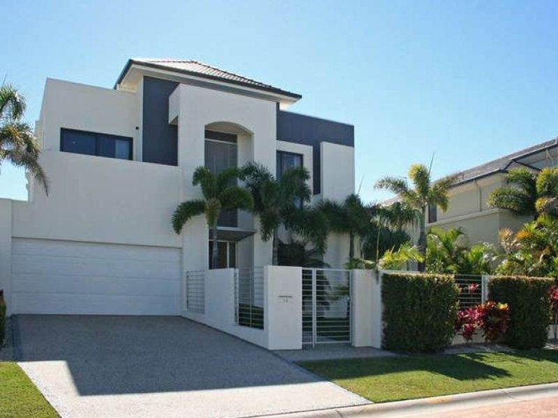 15 Hampton Court, Sovereign Islands QLD 4216