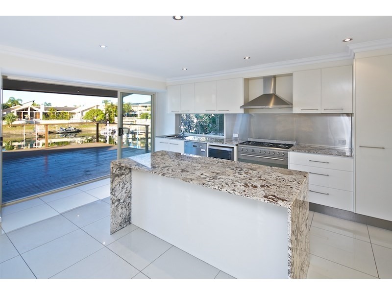 5 Smugglers Place, Runaway Bay QLD 4216