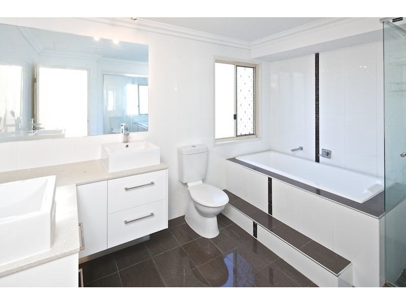 5 Smugglers Place, Runaway Bay QLD 4216