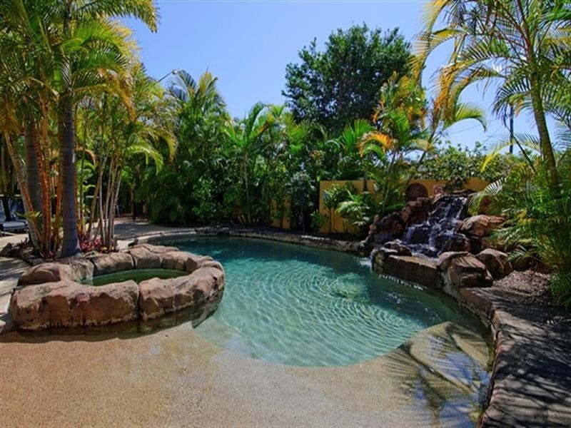27/10-12 Bath Streeet, Labrador QLD 4215