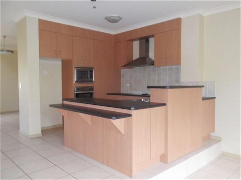 2/238 Government Road, Labrador QLD 4215